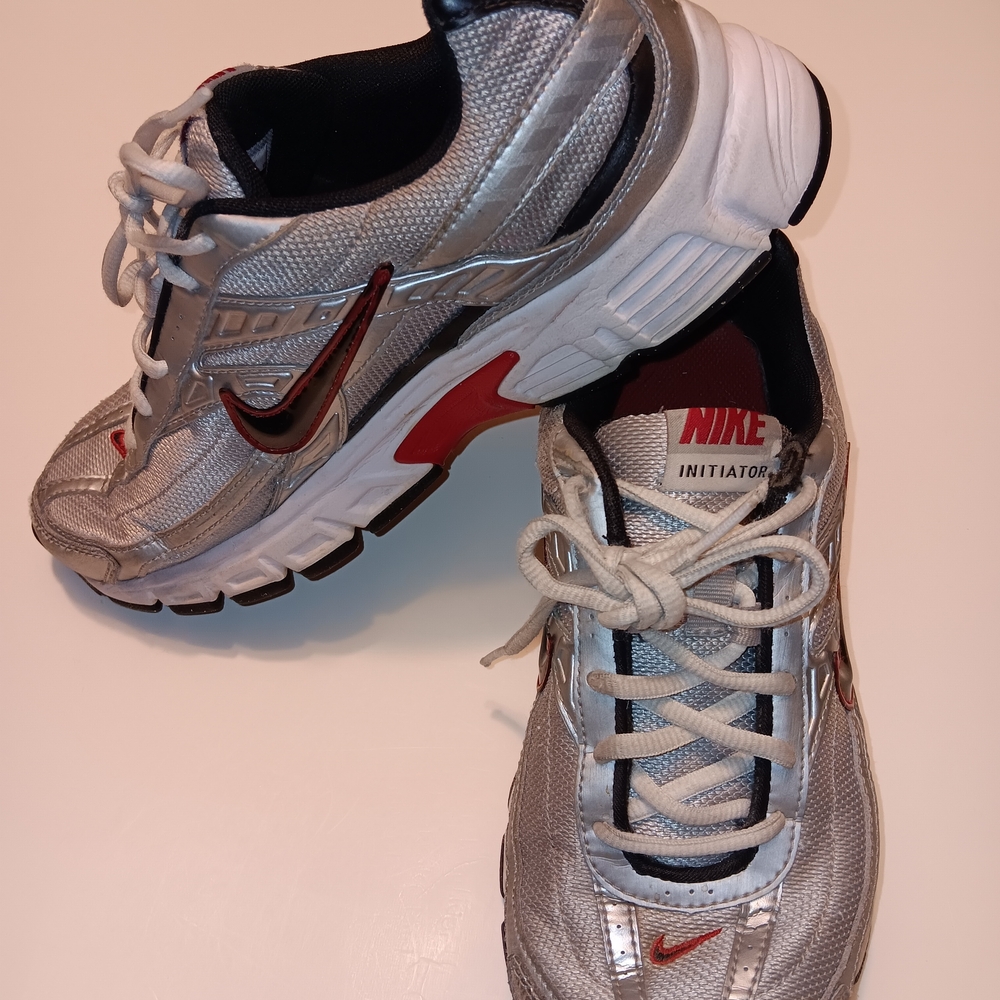 2017 Nike Initiator Running Shoes (394055-001) Preowned Men's Sz 7/Women's Sz8.5